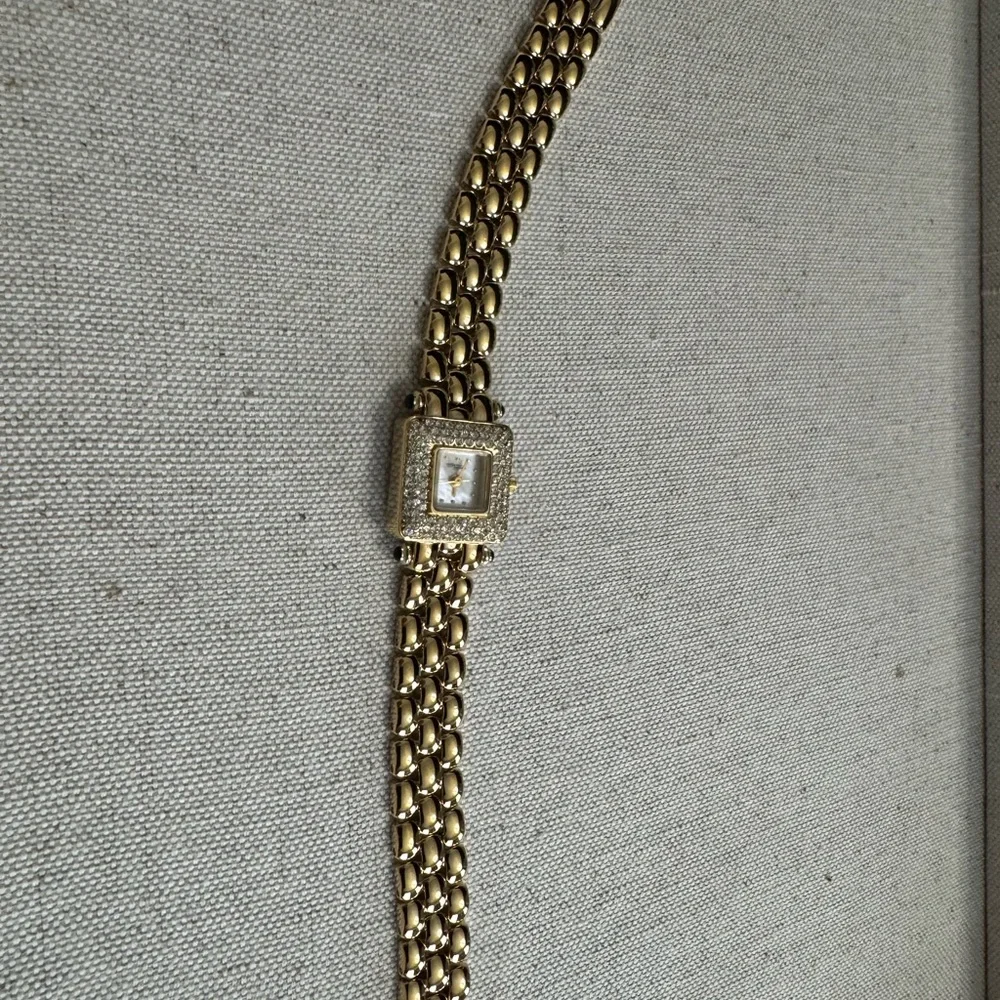 Vintage Suzanne Somers Gold w/Crystal Surrounded Square Face Watch - Picture 5 of 9